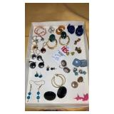 Vintage pierced earrings 22 prs