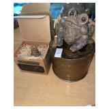 2 frogs & canister