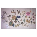 Vintage pins pendants -1 Van Dell 12kgf