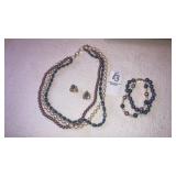 Vintage Marvella tri- color pearl necklace,