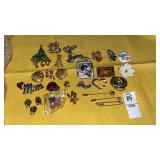 Vintage pins novelty Mom rock roll Christmas asst