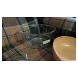 Pyrex casserole dish with 2 mixing bowls