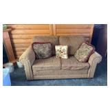 Smith Brothers Tan Loveseat W Accent Pillows