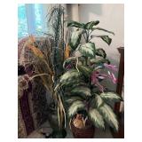Plant decor lot of 2
