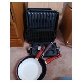 Misc kitchen lot, ceramic pans etc