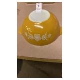 Vintage Butterfly Gold Pyrex 1.5 qt mixing bowl