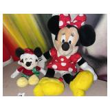 Large plush Minnie Mouse & small holiday Mickey