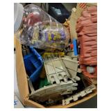 Toy track & misc items