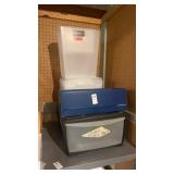 Lot of wastebasket, plastic drawer, etc