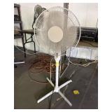 Floor Fan with Rotating Head *works*