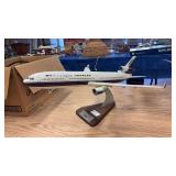 Mcdonnell Douglas MD-11 N211MD KIT 1:200 Plane