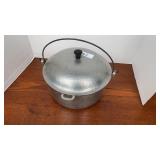 Vintage Club Hammered Aluminum Dutch Oven with