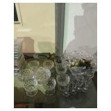 Lot of clear glass and alabaster grapes