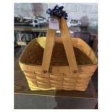 Longaberger Cake basket with swing handles