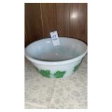 7ï¿½ï¿½ Anchor Hocking mixing bowl with Ivy trim