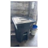 Toter Heavy Duty Trash Can