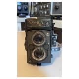 YASHICA MAT-124G MEDIUM FORMAT TLR FILM CAMERA