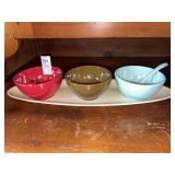 Vintage plastic serving bowls & platter with 2