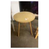 Retro circular accent table