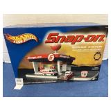 Snap-On HotWheels Service Station- NIB
