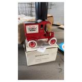 Vintage Ertl 1905 Ford First Delivery car die