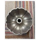 Vintage bundt cake pan
