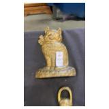 Vintage cast iron sitting cat doorstop