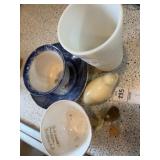Lot of assorted decorative pieces