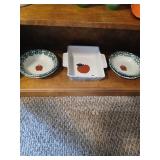 Modern apple spongware lot 2 bowls, serving dish
