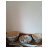Robins. Rans. Lot 10' bowl (cracked), 8' bowl, 2