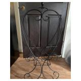Metal heart plant stand