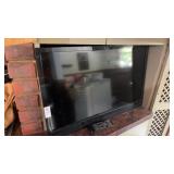 30 Inch Flat Screen TV W Remote