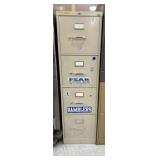 Metal 4-drawer filing cabinet 15 X 25 X 52.5 in