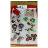 (13) pairs vintage clip/ screwback earrings-1 pr