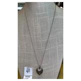 Sterling ï¿½Momï¿½ puffy heart locket on sterling