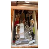 Drawer lot of kitchen items