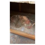 Pyrex glass measuring cups in 1 quart size and 1