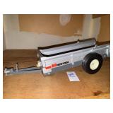 New Idea manure spreader model toy