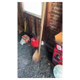 Round Tip Shovel, Long Shaft, approx 10ft