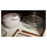 Clear Glass Pyrex Mixing bowl with 2 lids and