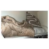 2 pillows and blankets
