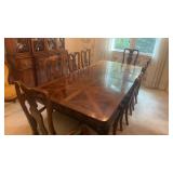 Large Dining Room Table W 8 Chairs and 2 Leafs