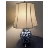 Blue and white ceramic ginger jar table lamp