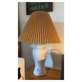 Vintage white ceramic ginger jar table lamp