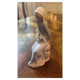 Lladro Figurine 4972 Girl Sitting With Lillies