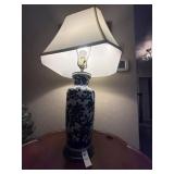 Floral blue and white table lamp