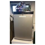 Frigidarie Mini Fridge NO CONTENTS