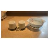 Pyrex Spring Daisy Bowl and 2 Leaf Mugs