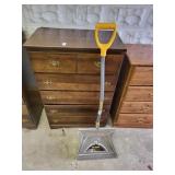 True Temper snow shovel
