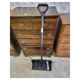 Snow shovel